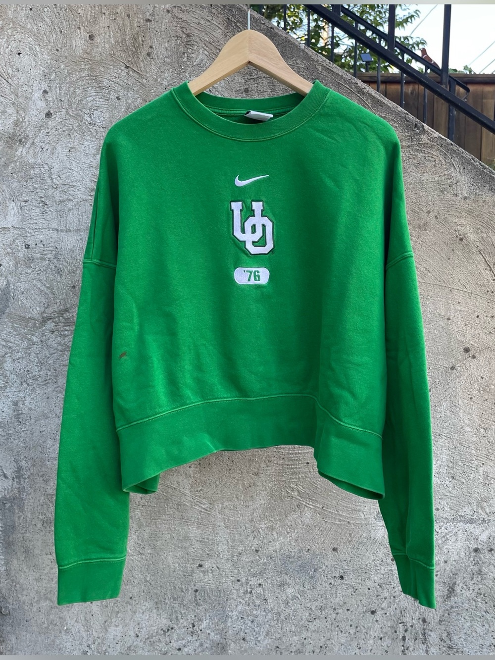 Nike University of Oregon ‘76 cropped center swoosh crewneck large